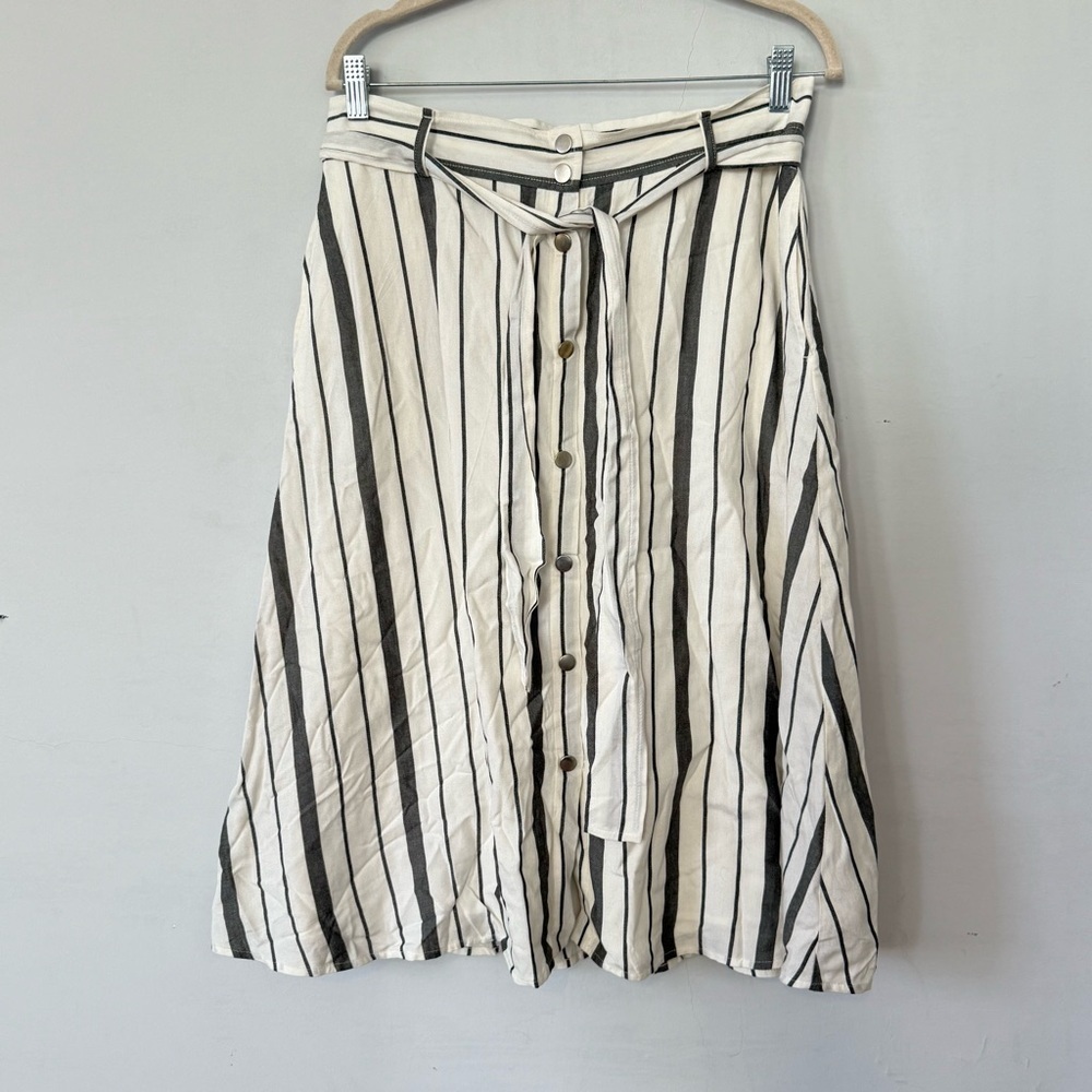 LOFT Gray and White Striped A-Line Skirt, Tie Belt, Size 8